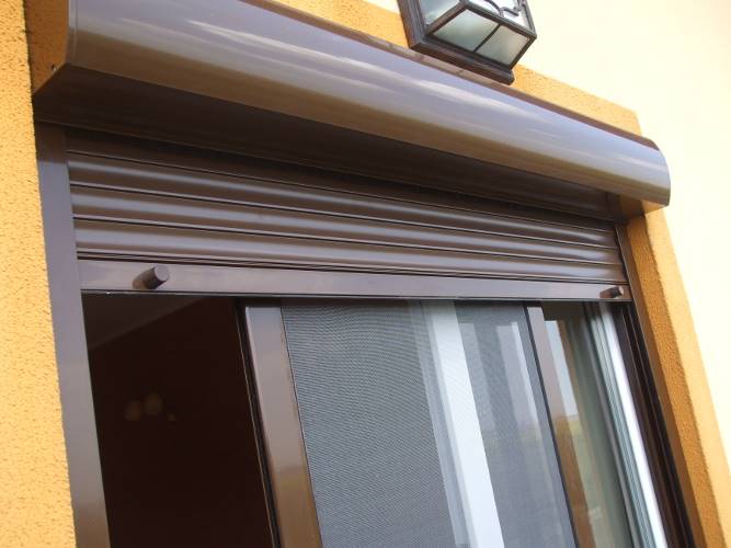 ROLLING SHUTTERS AND SLIDING INSECT SCREEN